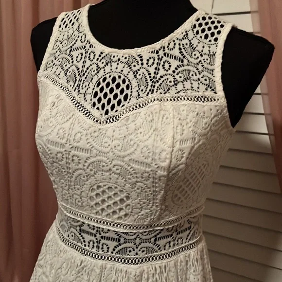 White dress - Picture 3 of 6